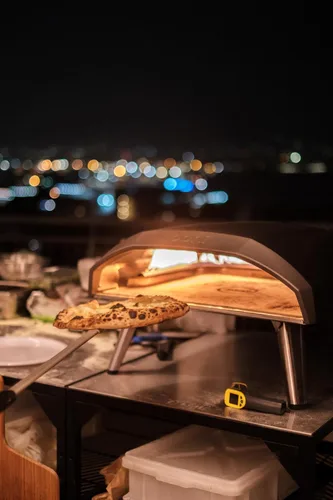 Vista 8 de ooni Pala Giratoria para Pizza - Pala para Pizza Perforada de Aluminio de 7 Pulgadas, Volteador de Pizza de Metal Ligero con Mango Largo