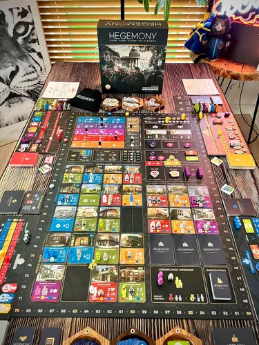 Vista 3 de Hegemony: Liderar tu clase hacia la victoria - Juego único asimétrico basado en cartas, juego de mesa político económico, a partir de 14 años, 2-4