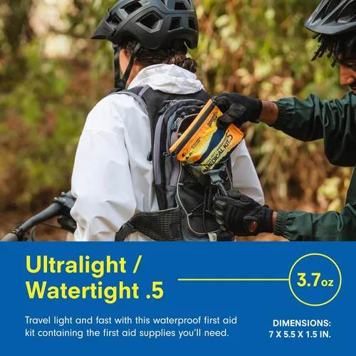 Vista 3 de Adventure Medical Kits Kit médico Ultraligero/Resistente al agua .5 - Hasta 2 personas, hasta 2 días - Incluye vendajes, elementos esenciales
