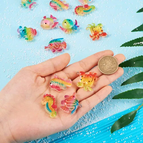 Vista 4 de Mega Pet 36 dijes de resina con temática oceánica, peces de resina, pulpo, caballo de mar, cangrejo, colgantes con purpurina en polvo, animales
