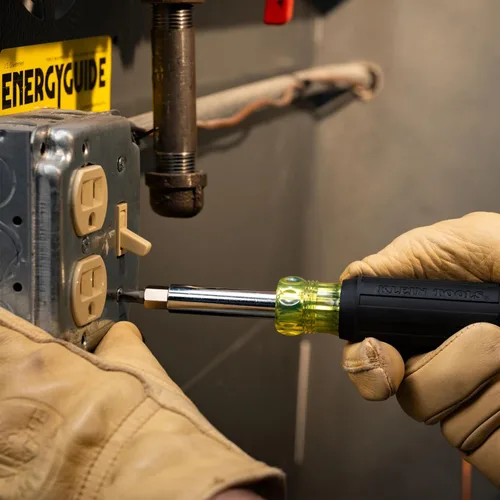 Vista 7 de Klein Tools 32500SDKIT Juego de destornilladores y tuercas multipuntas con asas de agarre acolchado, incluye controladores electrónicos rechonchos
