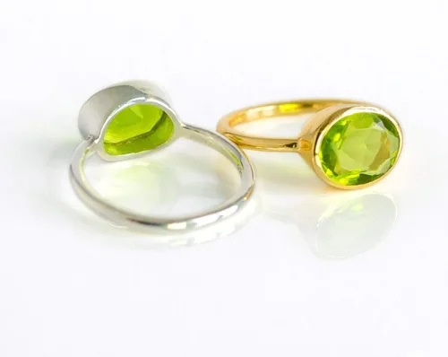 Vista 160 de Oval Birthstone Ring Bezel Set in Vermeil Gold, Sterling Silver, or Rose Gold, Stacking Birthstone Ring [rOMB]