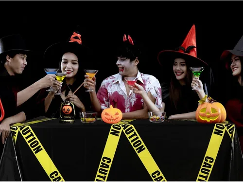 Vista 8 de Irenare 3 piezas de suministros de fiesta de cumpleaños de construcción de Halloween, cinta de precaución de plástico desechable, mantel de Negro