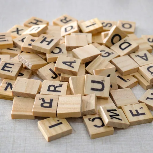 Vista 7 de 1200 azulejos de madera Scrabble con letras de madera, letras de Scrabble de madera, azulejos de letras para manualidades, decoración de bricolaje
