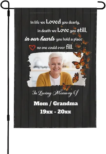 Vista 23 de Bandera de memoria personalizada con nombre de foto, fecha, letrero funerario personalizado, bandera conmemorativa personalizable para jardín