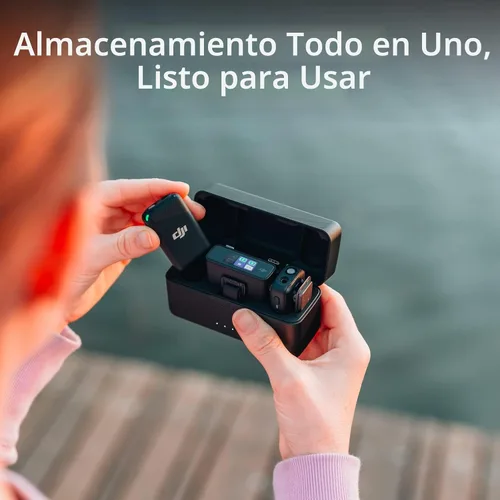 Vista 2 de DJI Mic (2 TX + 1 RX + Estuche de Carga), Micrófono Lavalier Inalámbrico, Alcance de 250m (820 pies), Batería de 15 Horas, Micrófono Inalámbrico
