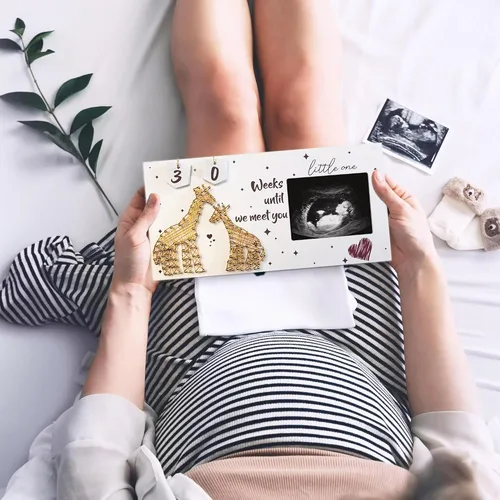 Vista 2 de Yudarte Ultrasound Picture Frame 4x3 Inch with Baby Countdown Weeks Sonogram - Pregnancy Announcement Golden Giraffe Nails and String Decor - Ideal