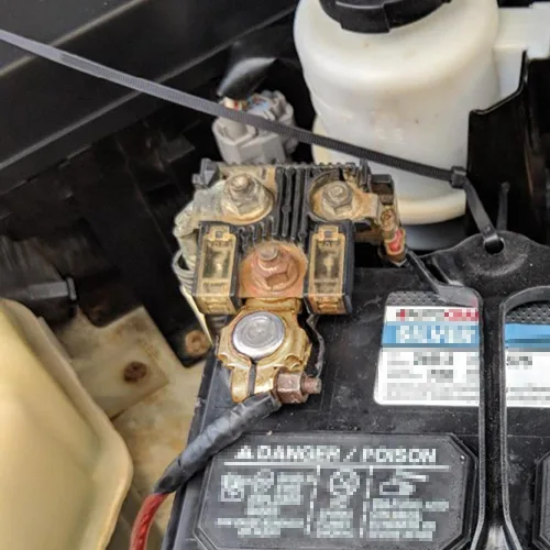 Vista 7 de Terminales de batería de latón para Nissan - Compatibles para Nissan, Maxima, Rouge, Sentra, Murano, 243407F000, 24340-7F000, 243407F001, positivo