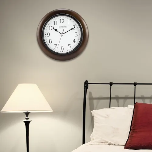 Vista 4 de La Crosse Reloj 404-2625 10 in Linwood Reloj de pared de madera de cuarzo