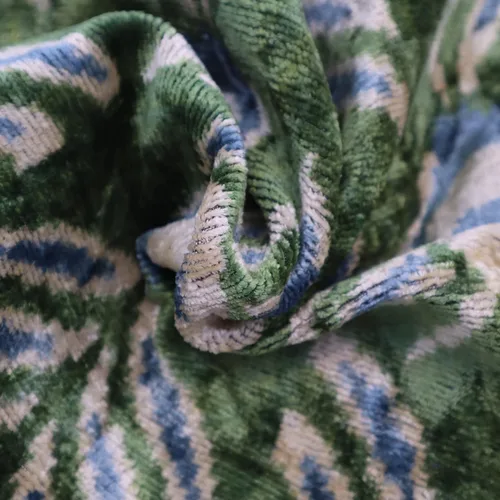 Vista 8 de CANVELLO -Exquisita almohada/cojín de plumón: almohadas de plumas elegancia y arte Almohadas icónicas con diseño Ikat Seda de terciopelo suave