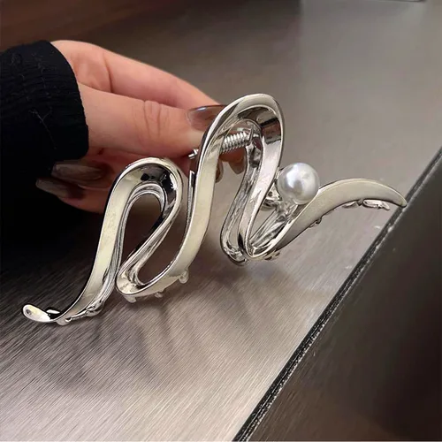 Vista 2 de Pinzas de pelo de cinta plateada de metal con perlas, accesorios para el cabello para mujeres y niñas, elegantes pinzas para el cabello ondulado