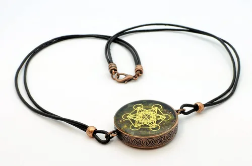 Vista 4 de Metatron's Cube Merkaba Orgone Pendant with Olivine Peridot