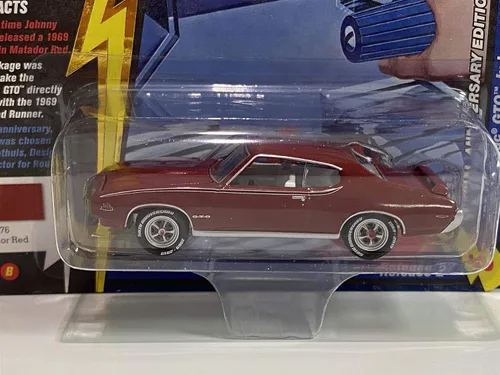 Vista 2 de Johnny Lightning JLCG020 Classic Gold VER B 1969 Pontiac GTO Juez