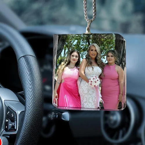 Vista 3 de Adorno colgante de cristal diáfano personalizado para espejo retrovisor de automóvil con foto, adorno personalizado para automóvil, decoración