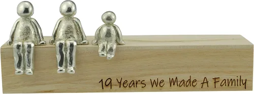 Vista 2 de Idea del 19º aniversario – 19 años hicimos un adorno de metal familiar – Elige tu combinación familiar (1 niño)