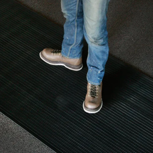 Vista 9 de Rubber-Cal Alfombrillas de goma corrugada de costillas compuestas, rollo de 1/8 pulgadas de grosor x 3 pies x 1 pie