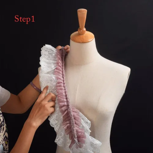 Vista 2 de BLESSUME 1 cuello de encaje renacentista con volantes