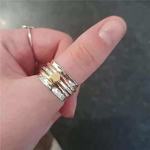 Vista 3 de Pelodun Anillos giratorios con diseño de corazón 2023, anillos de corazón de moda creativos, anillo de amor, regalos de cumpleaños y Pascua