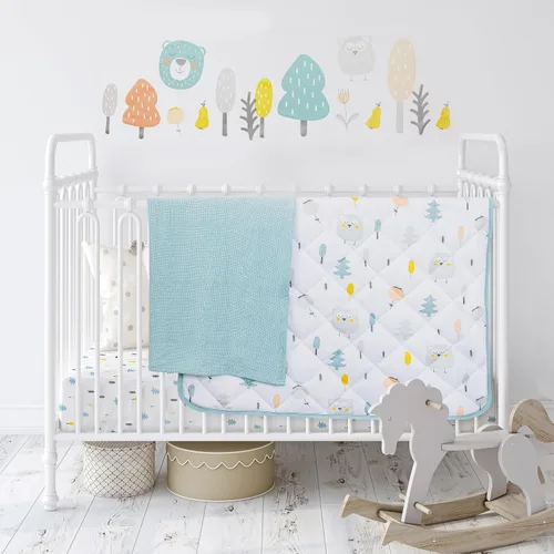 Vista 7 de Bubzi Co Juego de ropa de cama de cuna para niñas, 5 piezas, incluye 2 sábanas para cuna, edredón de algodón, manta de bebé y juego de calcomanías
