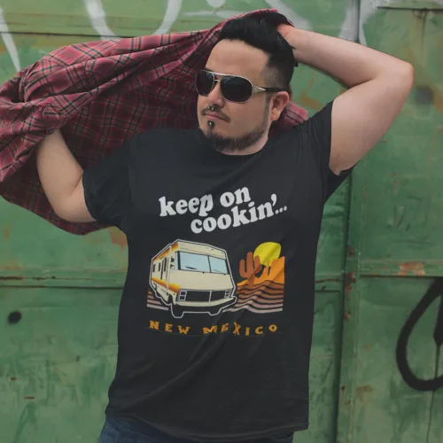Vista 4 de Breaking Bad Camper - Camiseta de manga corta para hombre, diseño de Keep Cookin, New Mexico