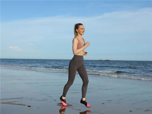 Vista 5 de Vsufim - Zapatos tipo calcetín de secado rápido para deportes acuáticos, natación, playa, piscina, surf, yoga, para mujeres y hombres