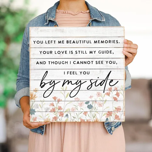 Vista 4 de Simply Said, INC Perfect Pallets Celebration of Life Decor By My Side Flowers, placa de duelo de madera de 14 pulgadas, madera fabricada en EE. UU.