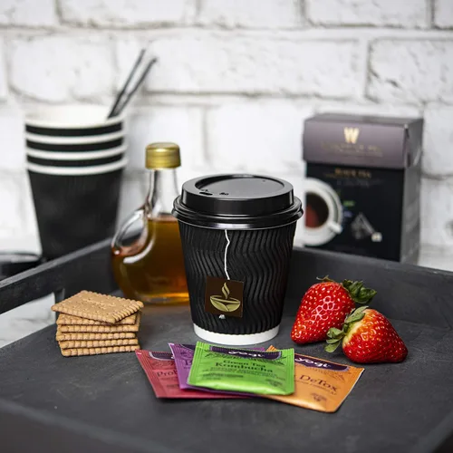 Vista 2 de NYHI Paquete de 100 vasos de papel negro de 10 onzas con tapas negras, popotes, tazas de café, desechables, sin BPA, aisladas, onduladas, vasos