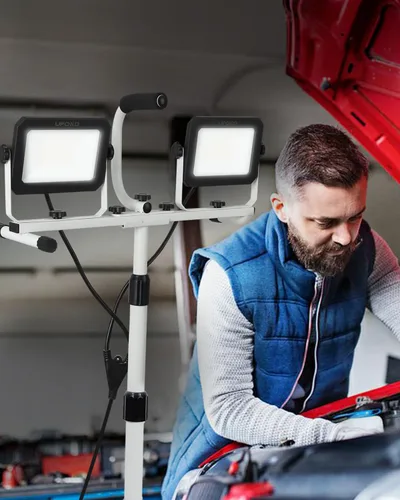 Vista 6 de Luz de trabajo LED UFOND de 10000 lúmenes con soporte, luces de trabajo de doble cabeza impermeables desmontables, proyector con interruptor