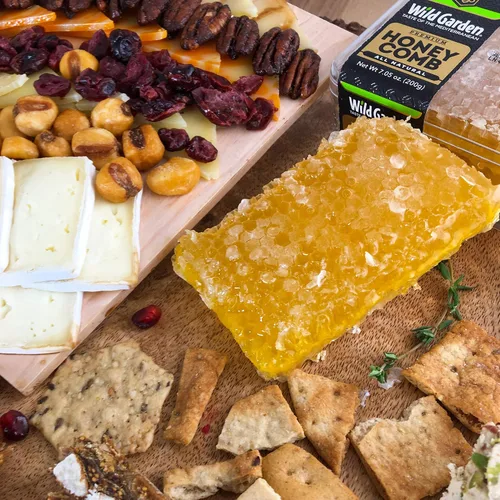 Vista 7 de Wild Garden - Panal de miel gourmet virgen 100 % puro, 100 % natural, sin aditivos ni conservadores, fresco de la granja! 7.05 oz, paquete de 1