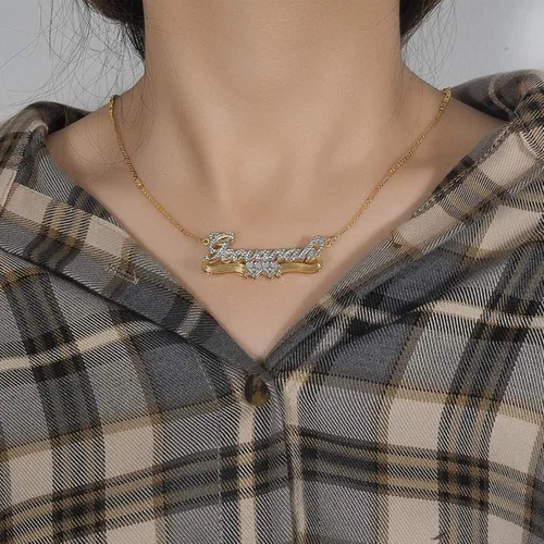 Vista 4 de Collar con placa para nombre de chapado doble, collar de corazón personalizado de dos tonos, oro y plata, collar personalizado con nombre