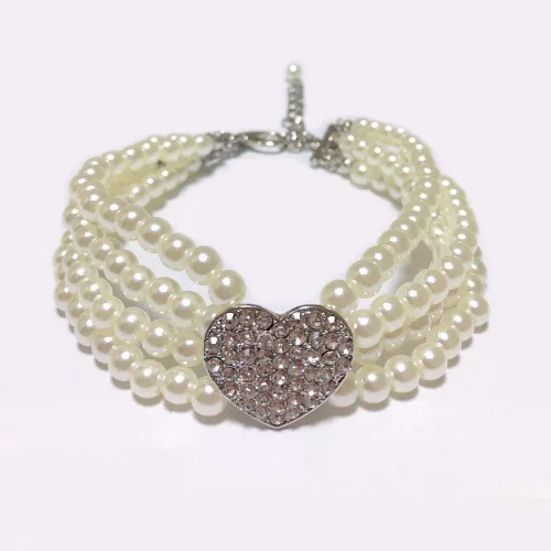 Vista 2 de Collar de perlas para perros, collar de boda para perros pequeños con dije de corazón de diamantes de imitación, accesorios de ropa para cachorros