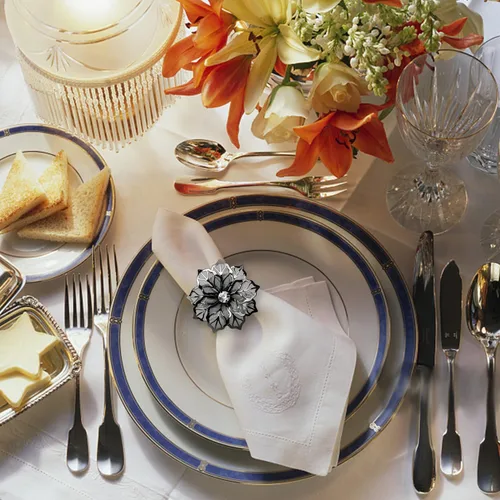 Vista 6 de KPOSIYA - Juego de 12 servilleteros de flores, servilleteros de metal negro, para boda, fiesta, día festivo, banquete de Navidad, cena, delicados