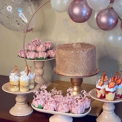 Vista 6 de Paquete de 24 adornos para cupcakes con purpurina para tercer cumpleaños, corona, decoración de pastel para tercer baby shower, aniversario, Rosa