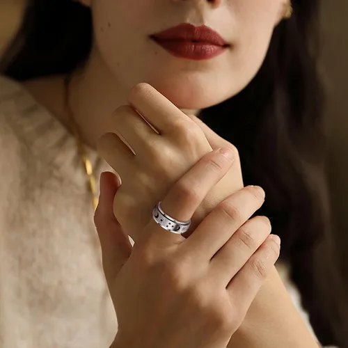 Vista 5 de Jstyle Juego de 4 anillos de acero inoxidable para mujeres y hombres, anillos giratorios de flores, luna, estrella, anillos frescos para aliviar