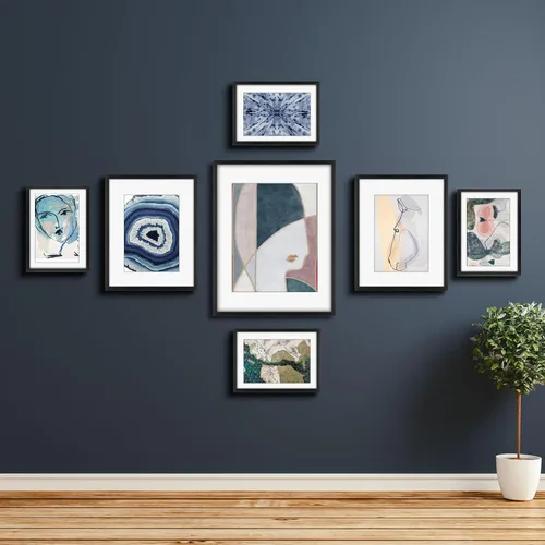 Vista 2 de Frametory, juego de 7 marcos de fotos de aluminio negro con alfombrilla extraíble - Incluye cuatro de 5 x 7 pulgadas, dos de 8 x 10 pulgadas y uno