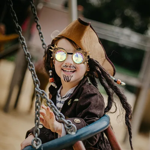 Vista 28 de Gafas de caleidoscopio retro con pinchos, gafas de cristal arcoíris steampunk estilo soldadura, gafas de cosplay punk