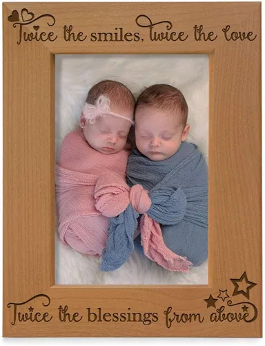 Vista 7 de KATE POSH - Dos veces las sonrisas, dos veces el amor, dos veces las bendiciones de arriba - Marco de fotos grabado de madera natural - Marco