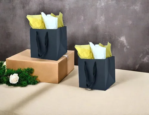 Vista 7 de JUNESHE Bolsas de regalo cuadradas pequeñas con papel de seda, color negro, paquete de 2, 5.9 pulgadas Bolsas de papel con asas para cumpleaños