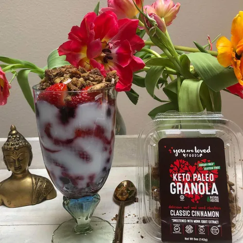 Vista 5 de Keto Paleo Granola You Are Loved Foods Deliciosos racimos de nueces y semillas 2G de carbohidratos netos 5G de proteína 160 calorías Sin