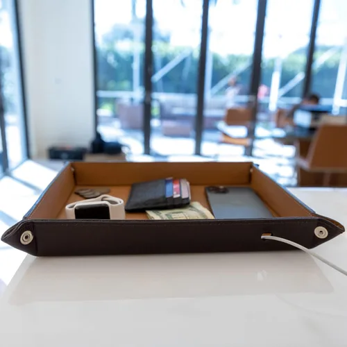 Vista 5 de Bandeja grande de cuero genuino Bandeja de cartera de joyería, plato para llaves, mesa de entrada, organizador para hombres, bandeja de noche