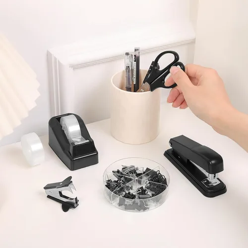 Vista 4 de SKYDUE Juego de suministros de oficina negros, accesorios de escritorio negros, grapadora, dispensador de cinta, tijeras, carpeta/clips de papel