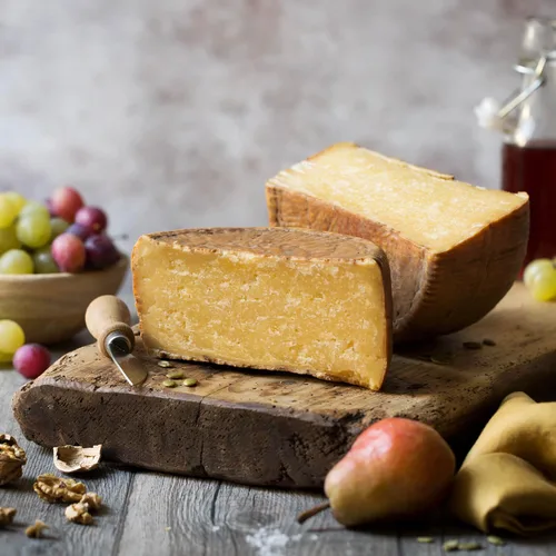 Vista 2 de Pecorino extra envejecido de Reggio Emilia Appenines 2 lbs - 0.9 kg - EMILIA FOOD LOVE Selected with love in Italy (Extra Aged, media rueda de queso)
