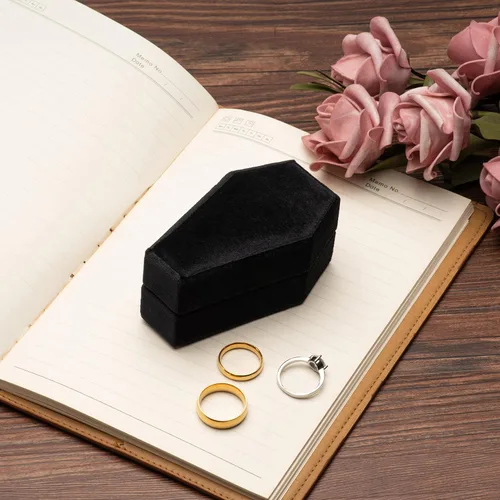 Vista 4 de Caja de terciopelo con forma de ataúd para ceremonia de boda gótica, decoración organizadora de joyas góticas (negro)