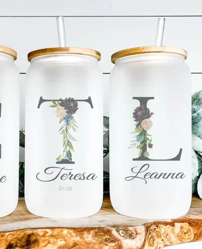 Vista 6 de Juego de vasos de cristal personalizados con pajita, regalo de Navidad, diseño personalizado con tu nombre y título, regalo de dama de honor