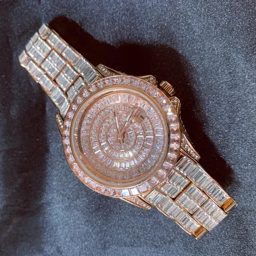 Vista 3 de ICEDIAMOND Reloj de pulsera con calendario de diamantes de circonita cúbica de 1.654in, chapado en oro, piedras de circonita brillantes, esfera