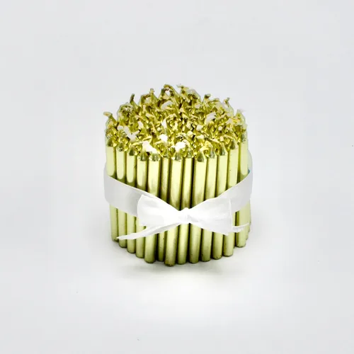 Vista 6 de Velas altas de cumpleaños doradas para decoración de pasteles y mesa, perfectas para un día especial de hito, elegantes velas de cumpleaños doradas