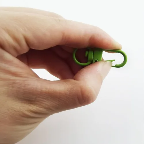 Vista 5 de NSBELL 100 ganchos giratorios con cordón de metal resistente para dijes de mochila, tiradores de cremallera, proyectos de cuentas, clip pequeño