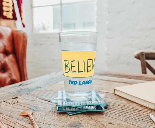 Vista 5 de Silver Buffalo Ted Lasso Believe - Vaso de cerveza tradicional para licor, bebidas de pub, capacidad para 16 onzas