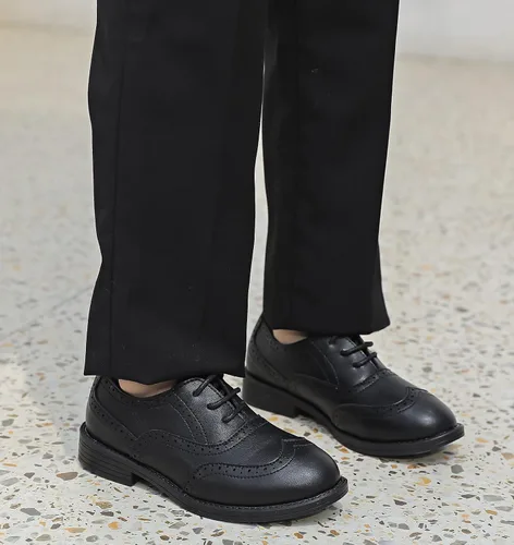 Vista 6 de DADAWEN Zapatos Oxford clásicos de cuero con cordones para niño, zapatos Oxford cómodos para uniforme escolar, boda, iglesia, zapatos de vestir