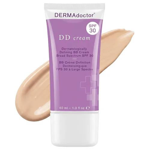 Vista 11 de DERMAdoctor Crema de ojos con cafeína para ojeras, iluminador antienvejecimiento, crema hidratante debajo de los ojos con SPF 30 para hinchazón